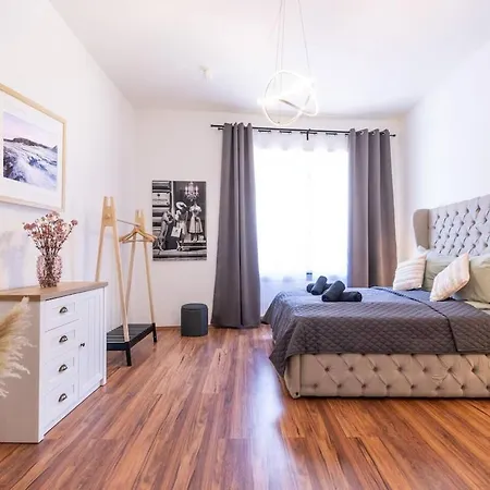 Stylish Old With Terrace In Lejlighed *
