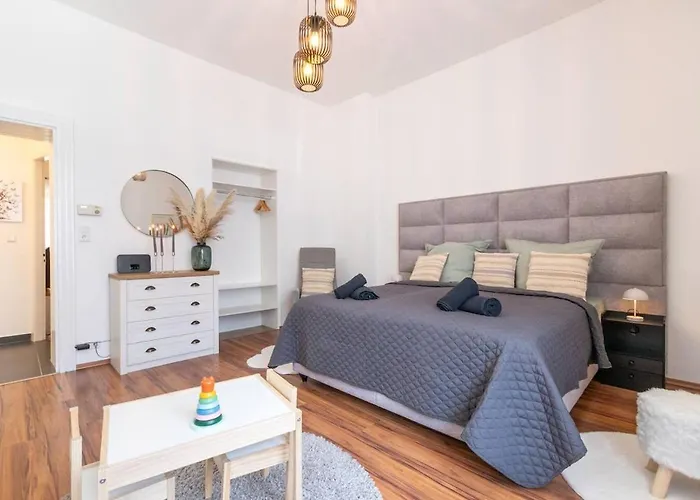 Stylish Old With Terrace In Apartmán Neuwied